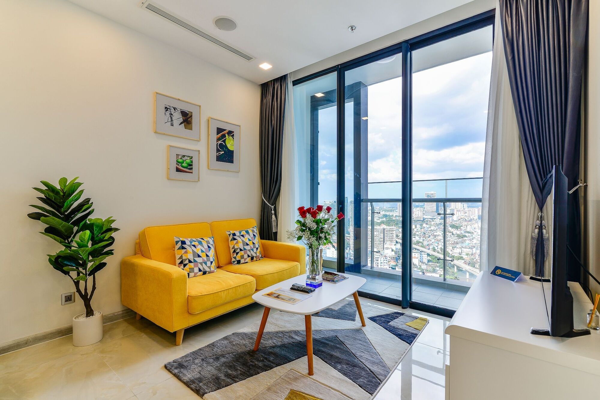 New Star Vinhomes Ba Son * TP. Hồ Chí Minh